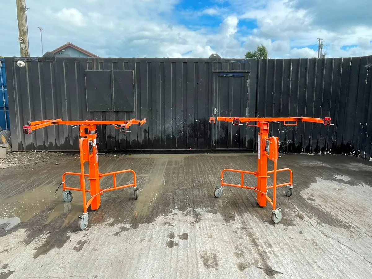 Plasterboard / drywall panel lifts - Image 1