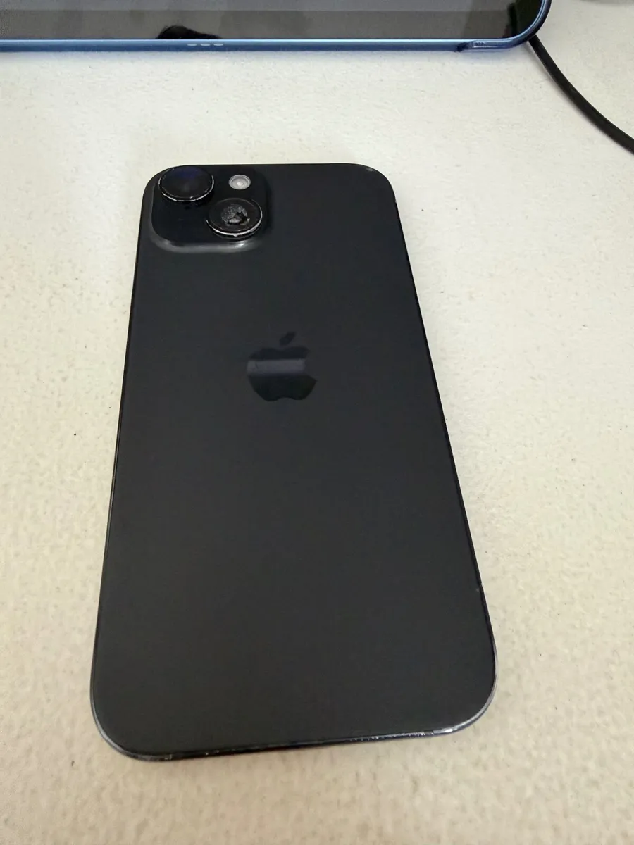 iPhone 15 - Image 2