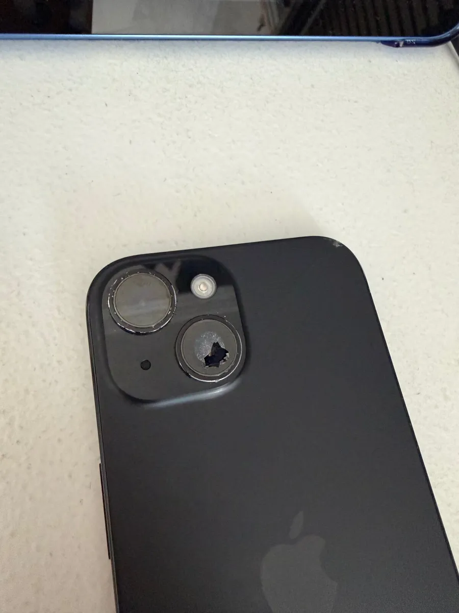 iPhone 15 - Image 3