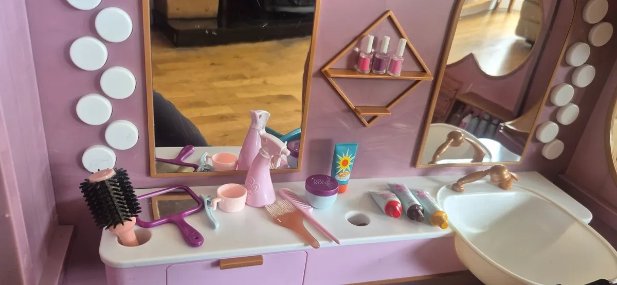 Our Generation doll Salon - Image 3