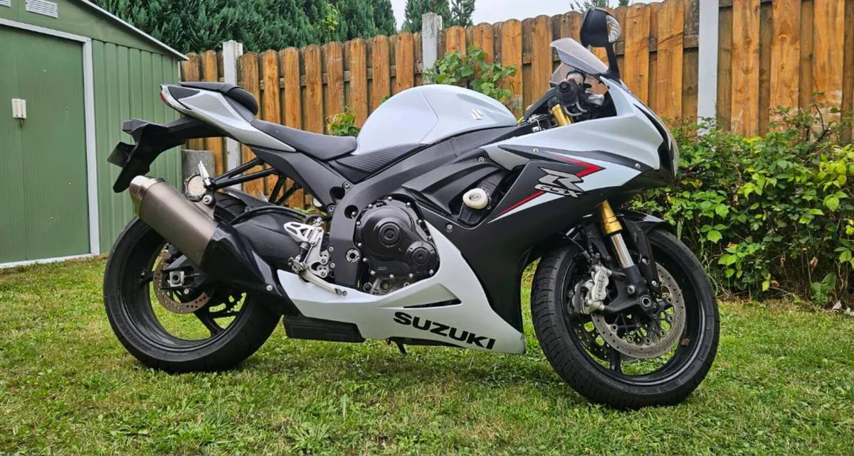 Stunning Suzuki GSX-R750 2014 - Image 1