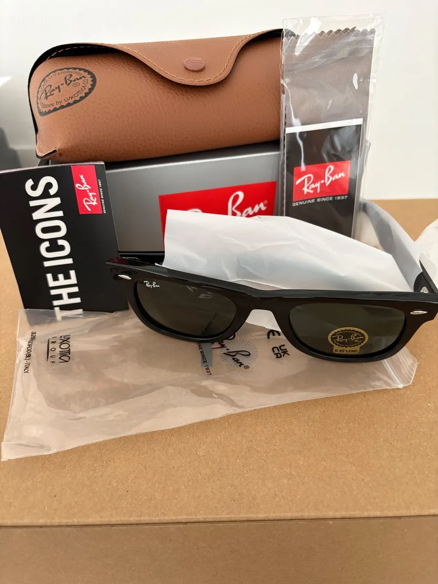Ray-Ban Wayfarer 2140 - Image 1