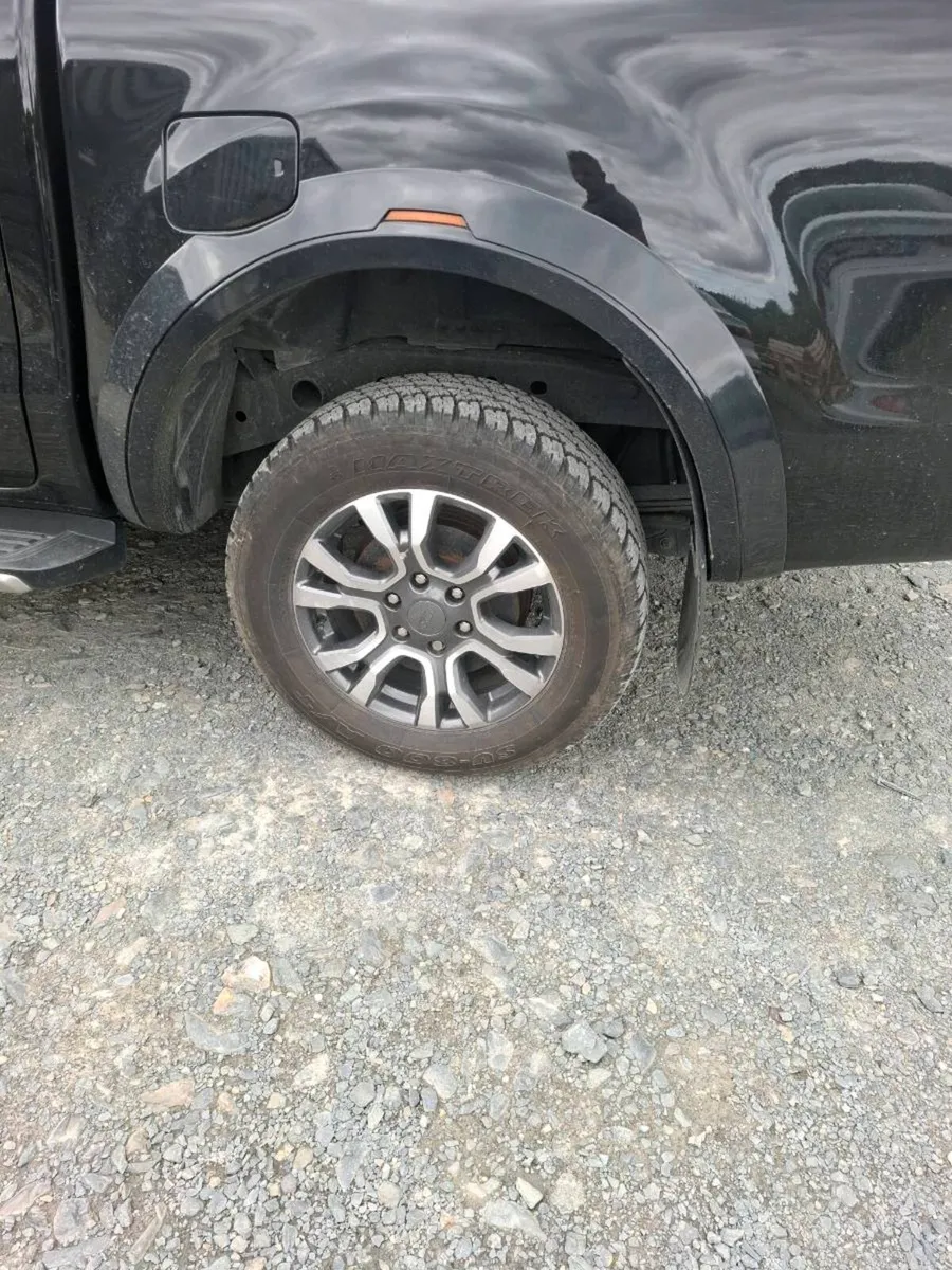 Alloys 18 inch with perfect all terain tyres - Image 1