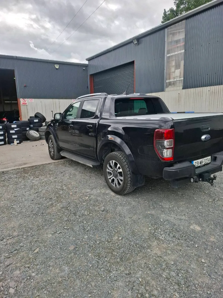 Alloys 18 inch with perfect all terain tyres - Image 2