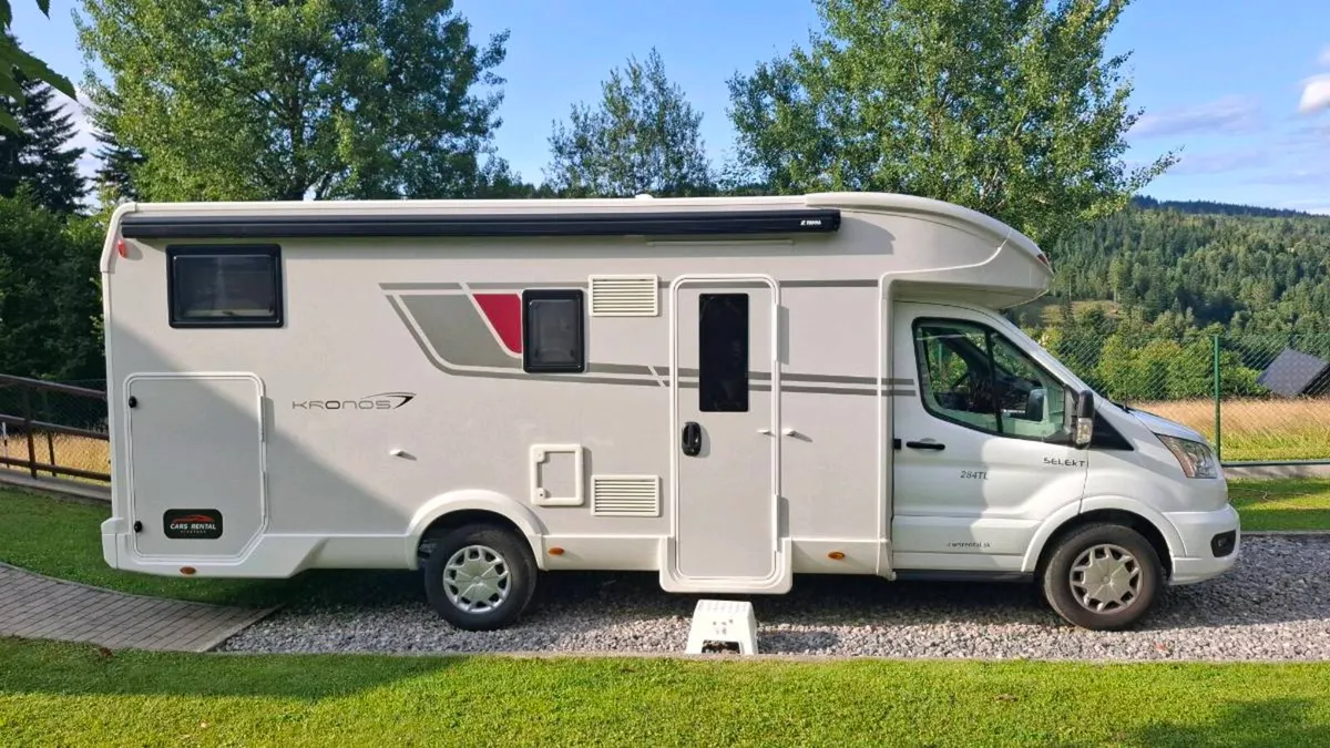 Motor home - Image 1