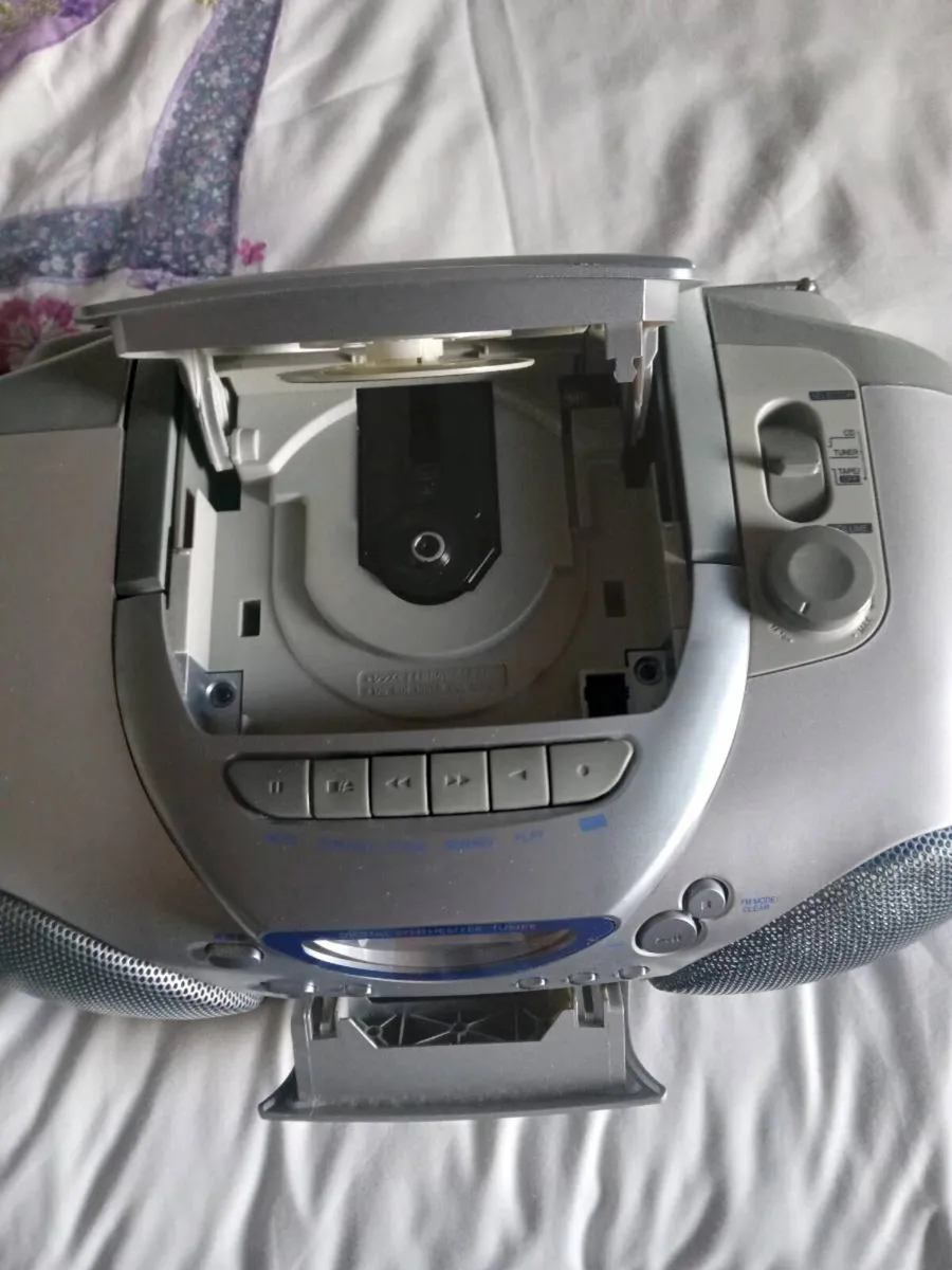 Stereo - Image 2