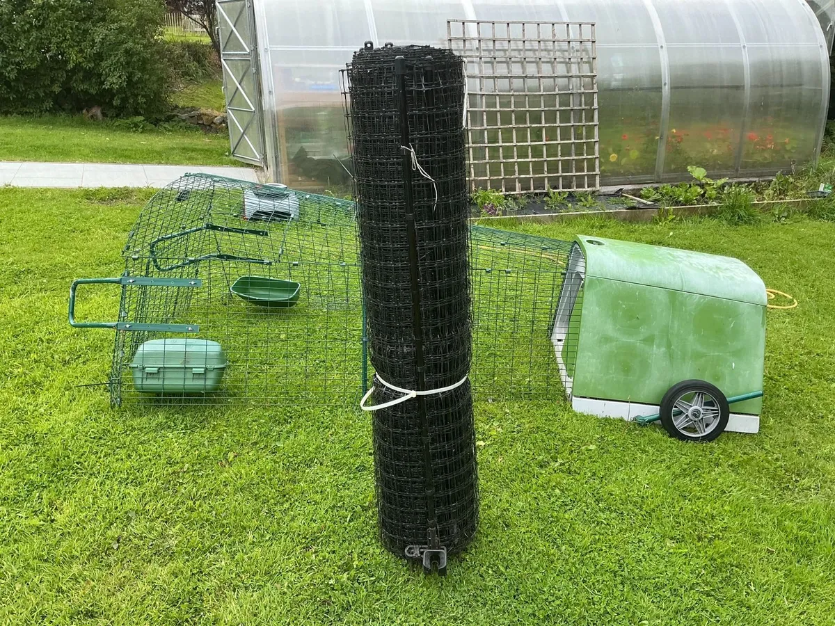 Omlet Hen House with accessories - Image 3