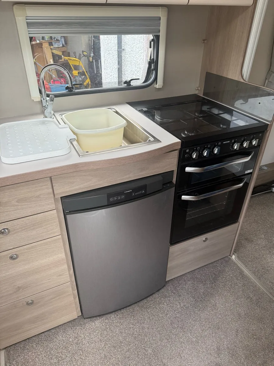 Caravan - Image 4