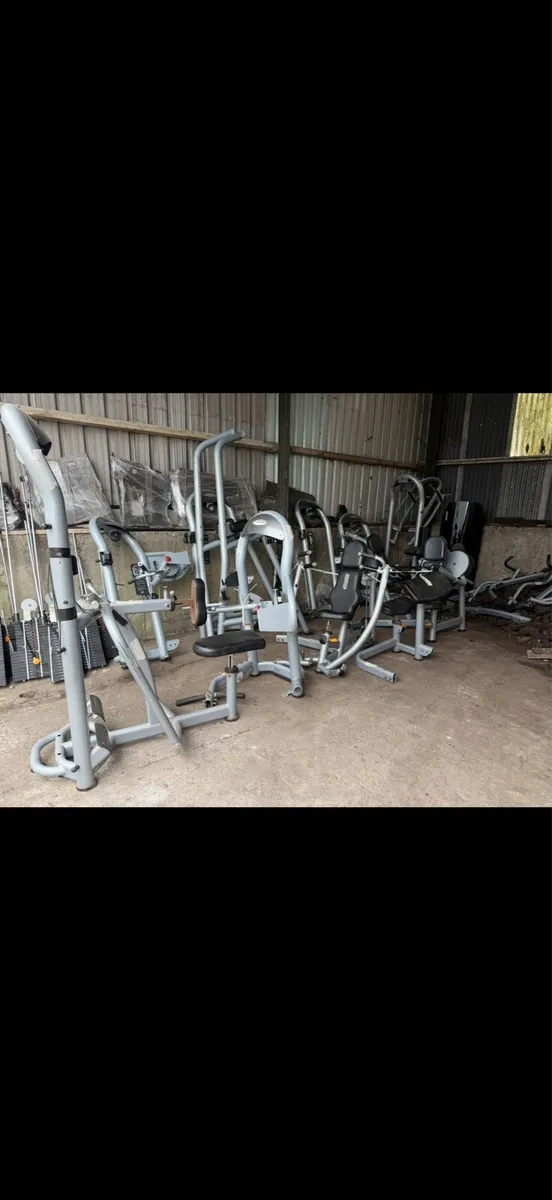 8 matrix gym machines - Image 1