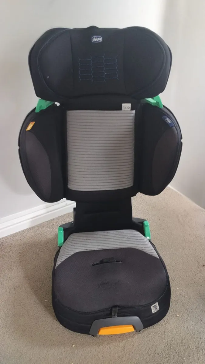 Childs car seat x 2 - Image 4