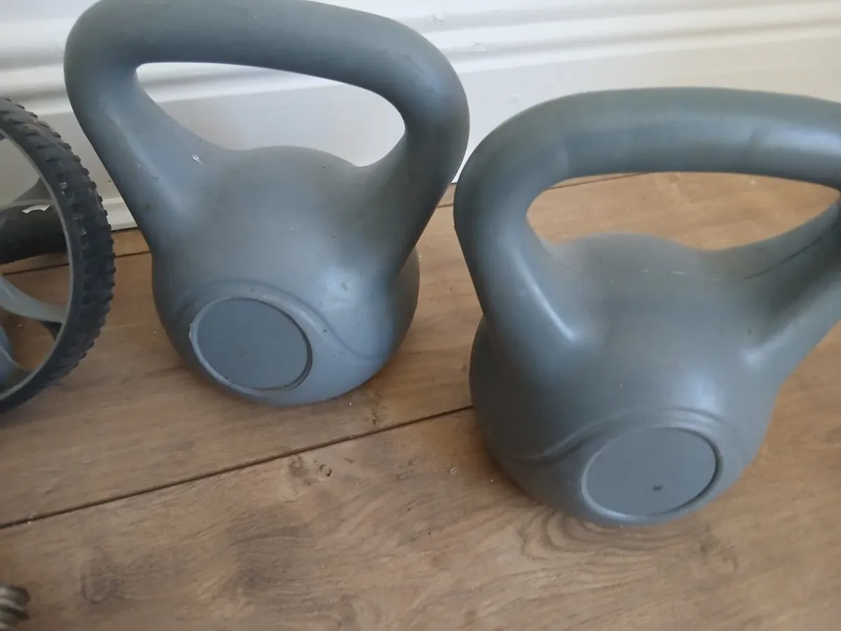 Various weight lifting equipment - Image 3