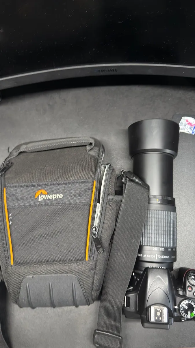 nikon d3300 + carry bag + 70-300 zoom lens - Image 1