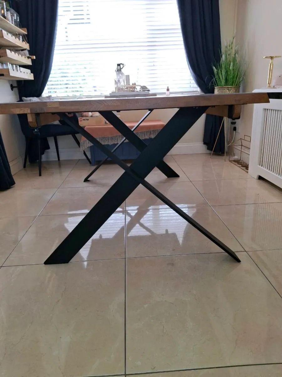 TABLE AND CHAIRS - Image 4