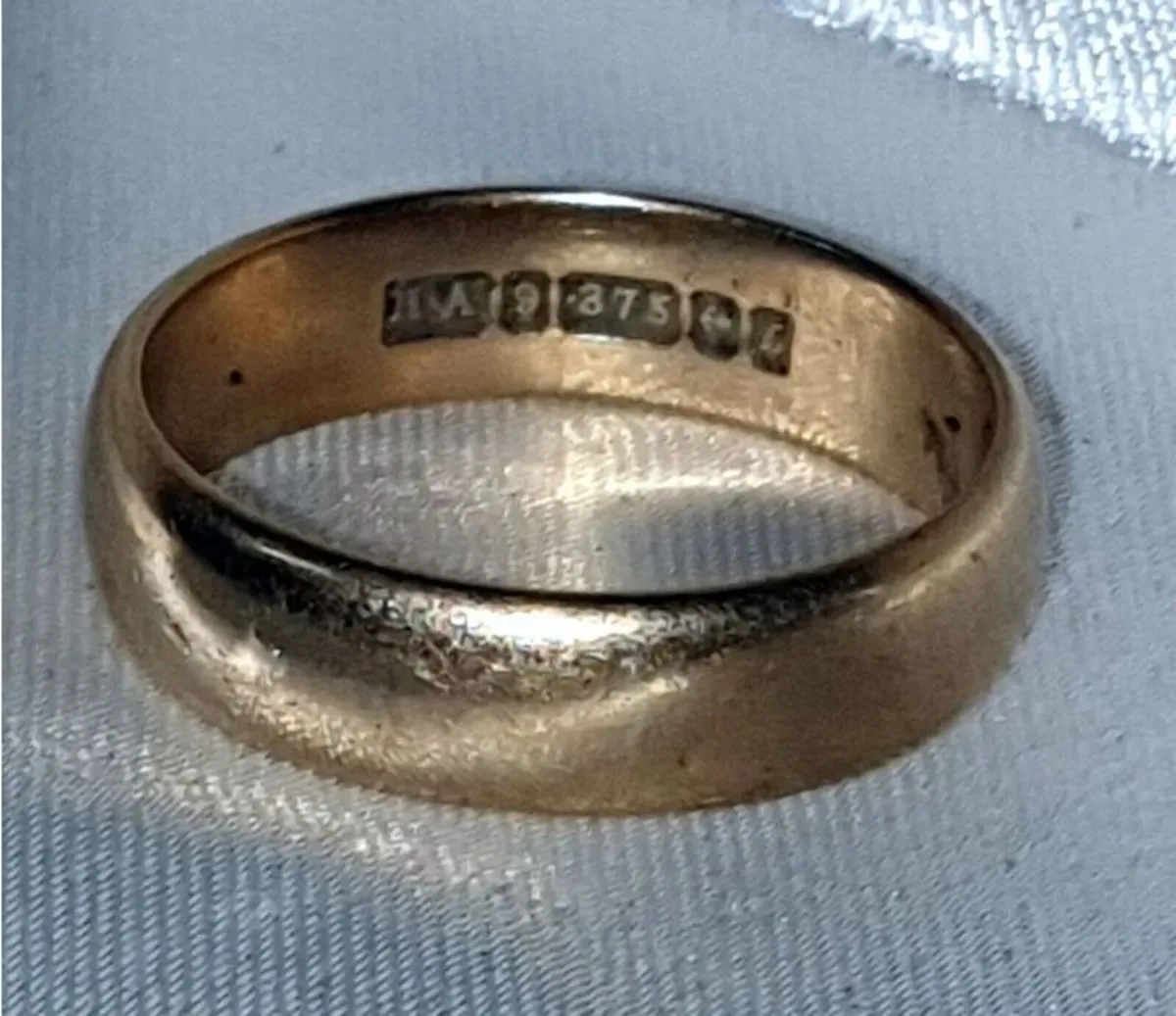 Vintage 9ct Gold Wedding Band Ring - Image 1