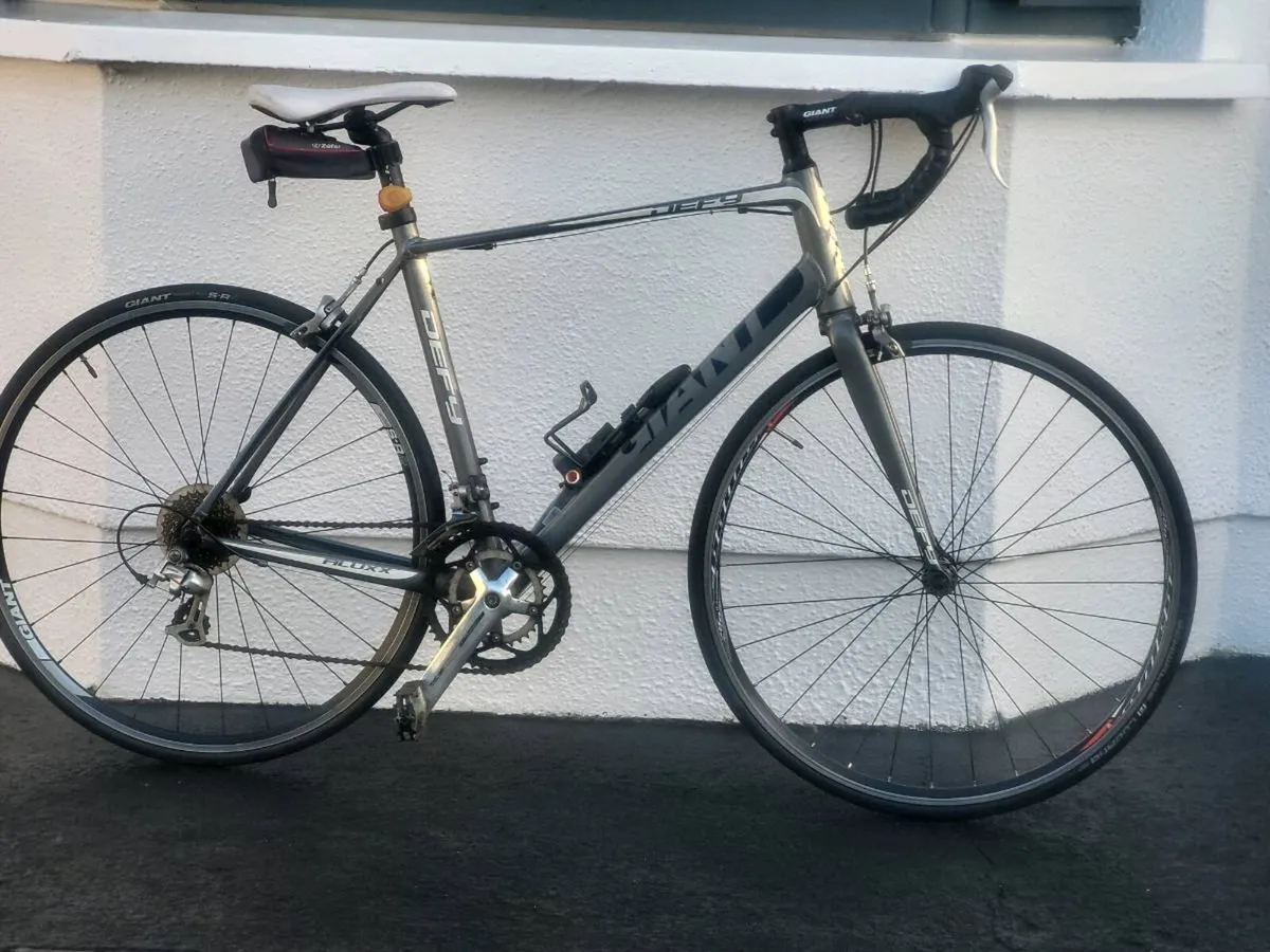 GIANT DEFY 5 ROAD BIKE - Image 1