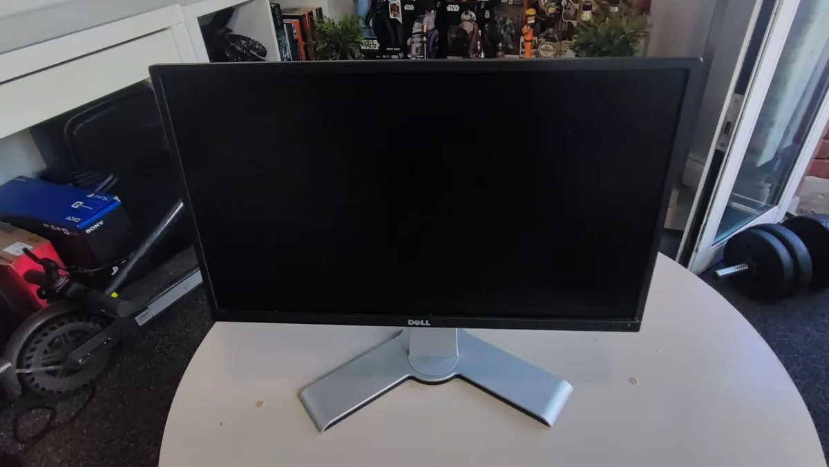 Dell monitor 23" LCD Display port and HDMI - Image 1