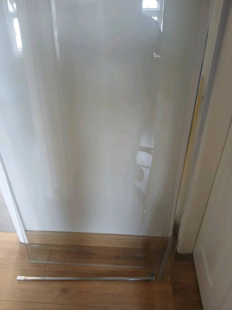 Shower panel 900