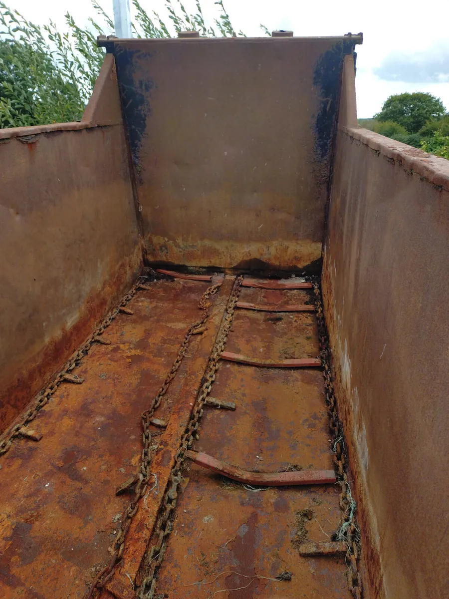Rear Discharge Dung Spreader - Image 2
