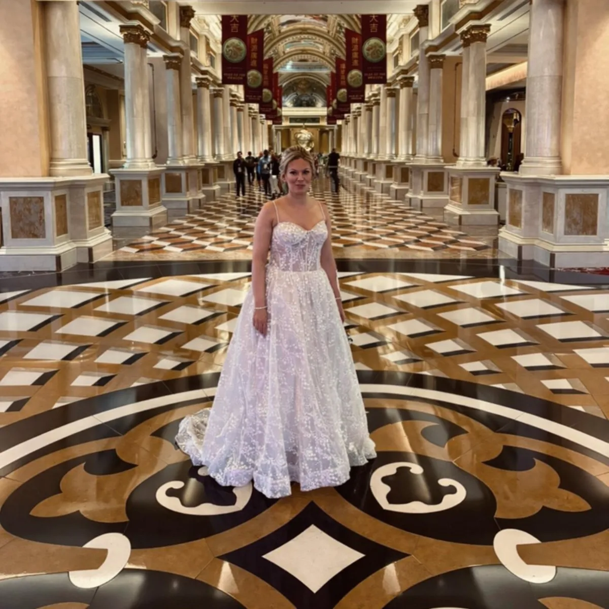 Wedding dress - Image 2