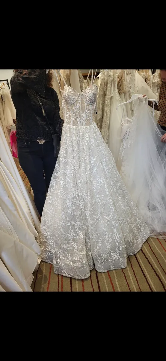Wedding dress - Image 1