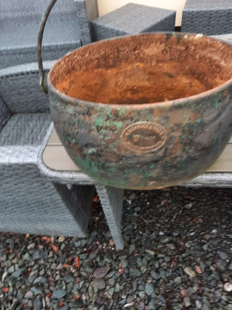 Large antique pot - Image 2