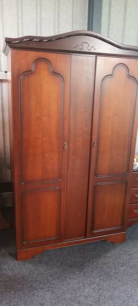 Bedroom furniture - Image 1