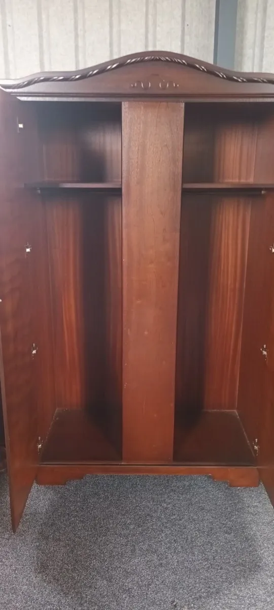 Bedroom furniture - Image 2