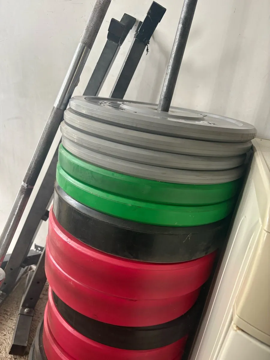 200kg Olympic bumper set + bar + bench” - Image 3