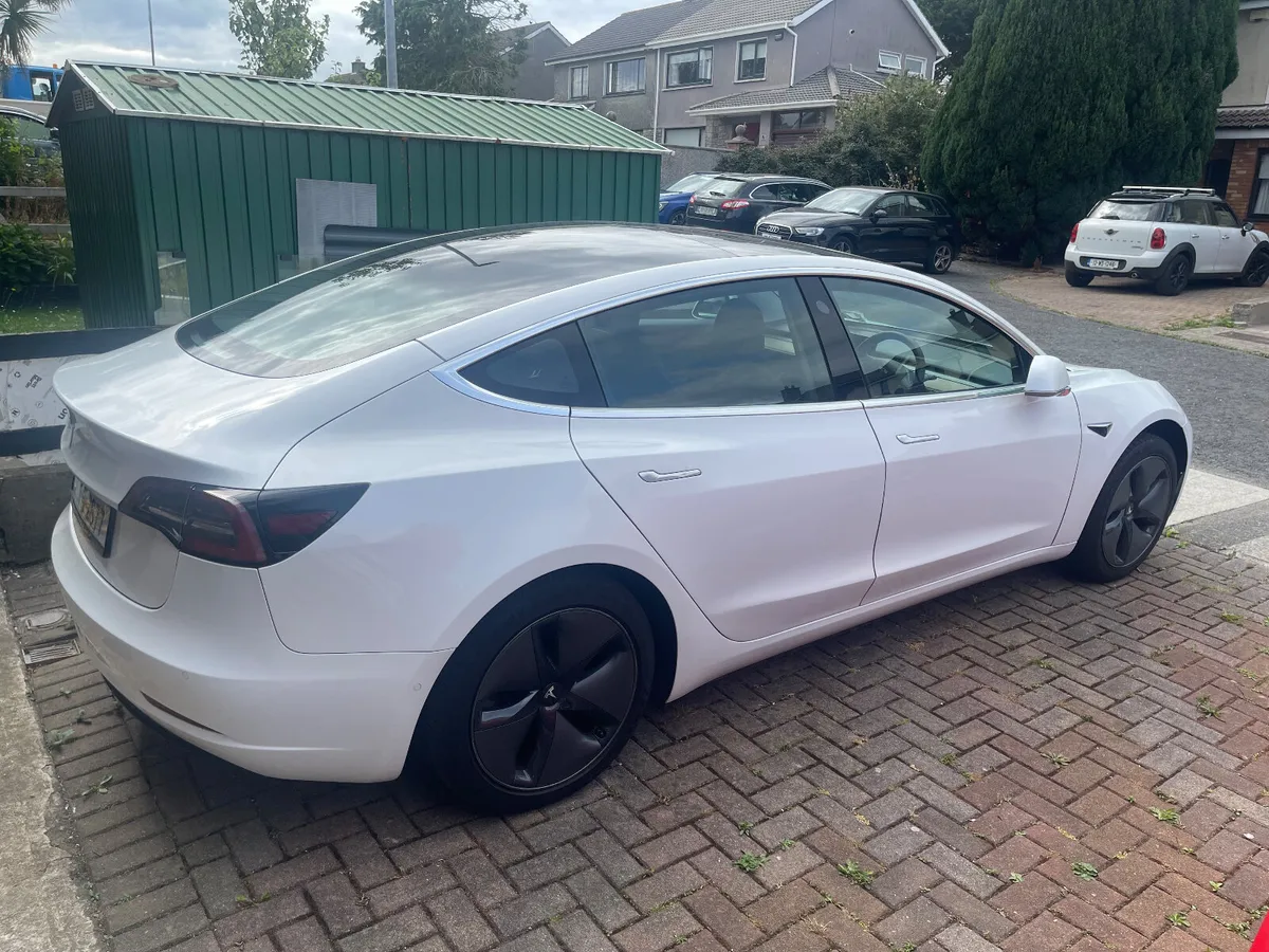 tesla 3 sr+ - Image 3