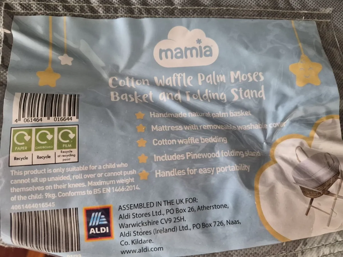 Mamia moses basket and stand - Image 2