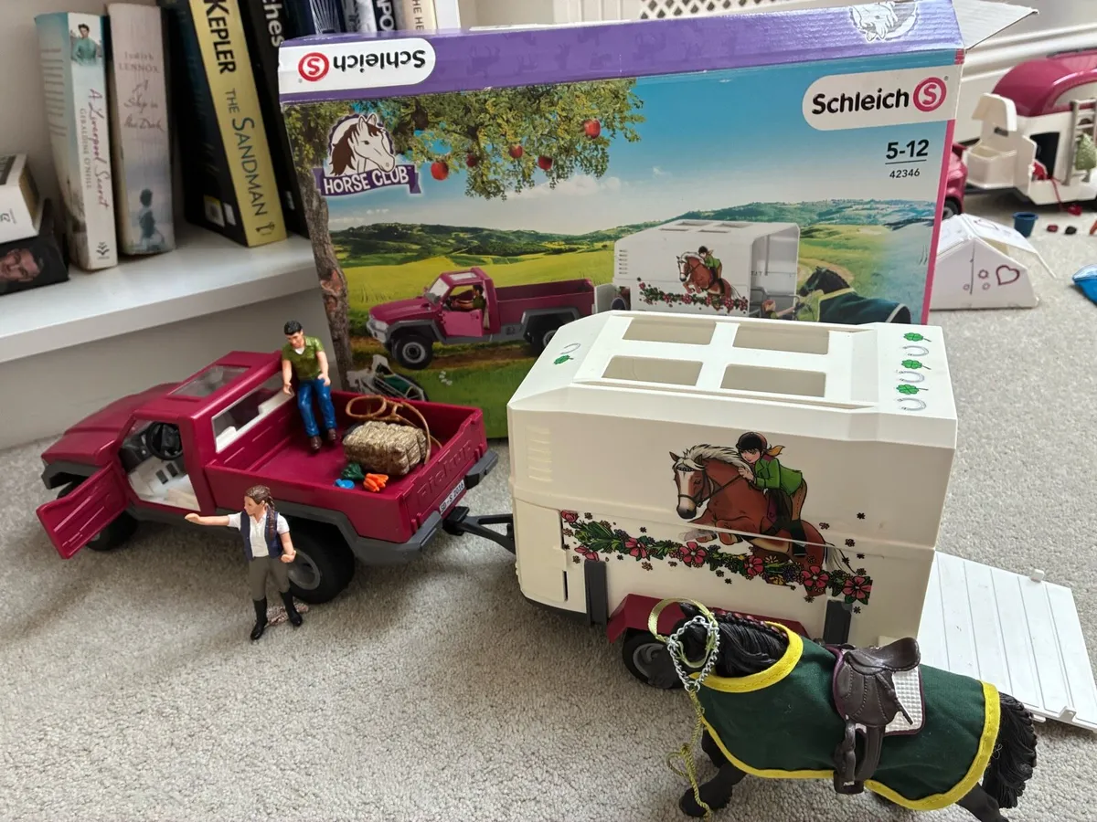 Schleich Horse Club Pick Up with Horse Box 42346 - Image 2