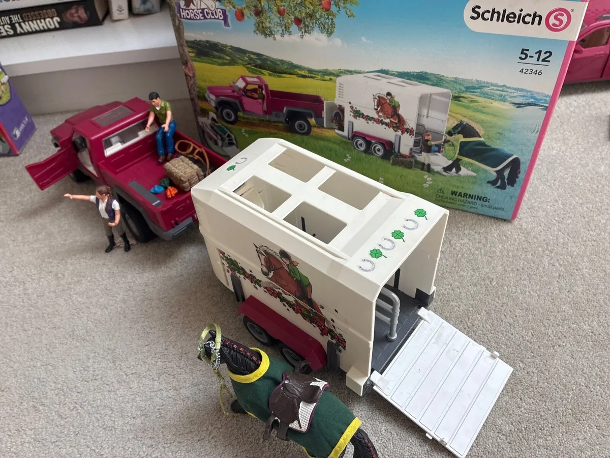Schleich Horse Club Pick Up with Horse Box 42346 - Image 3