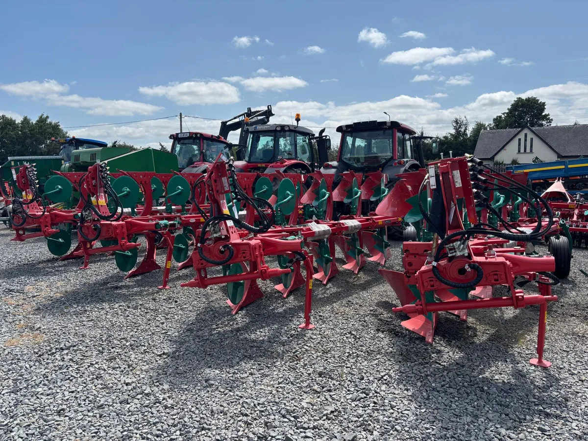 NEW Kverneland 5 Furrow Reversible Ploughs - Image 2