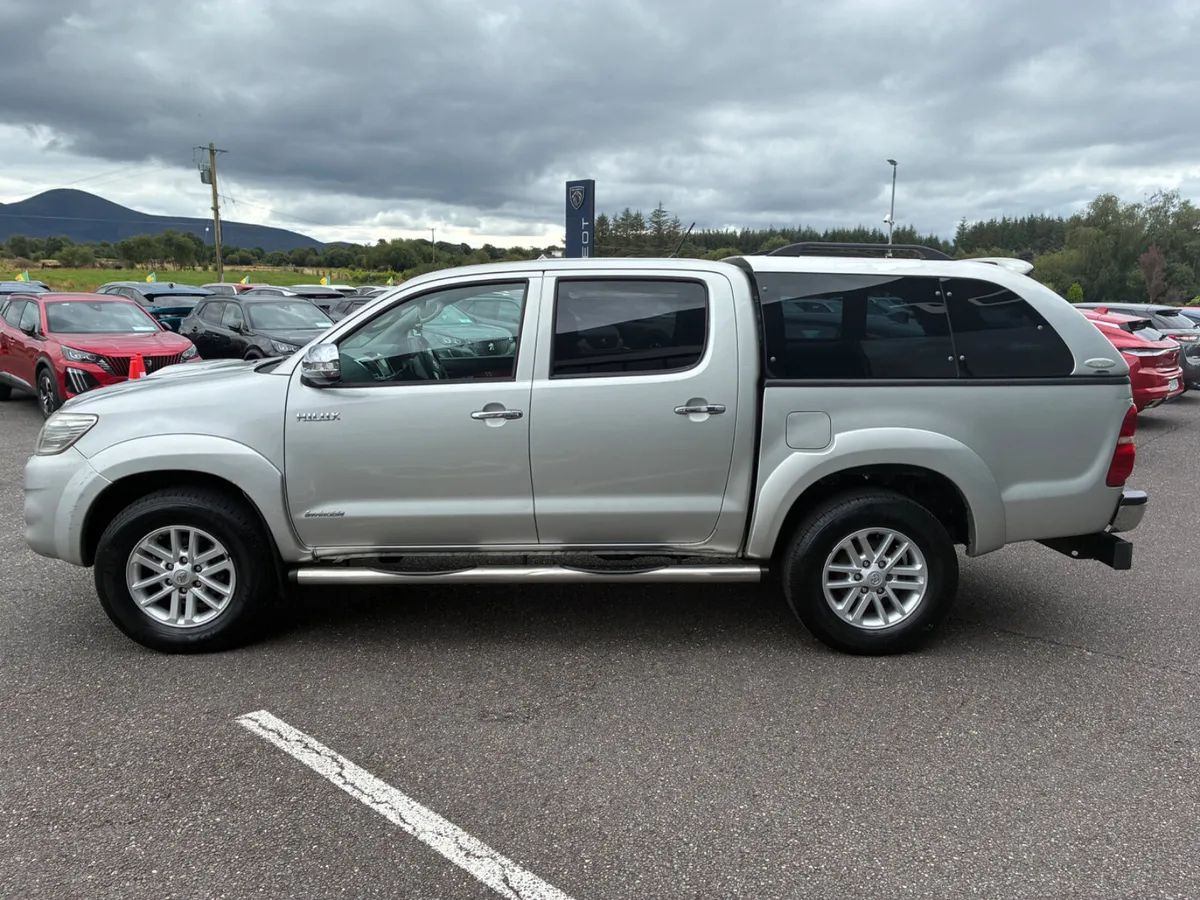 2014 Toyota Hilux Invincible - Image 4