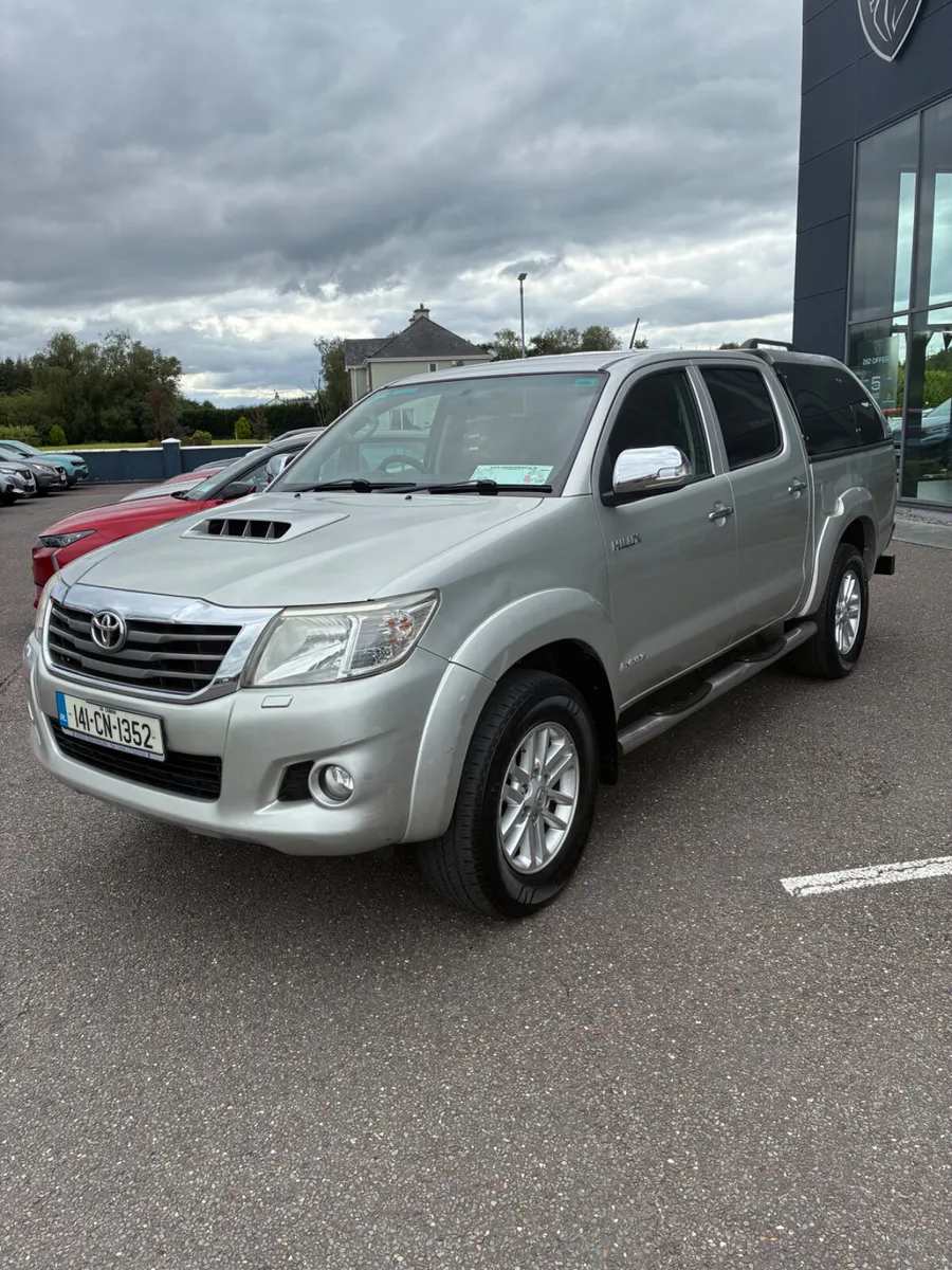 2014 Toyota Hilux Invincible - Image 3