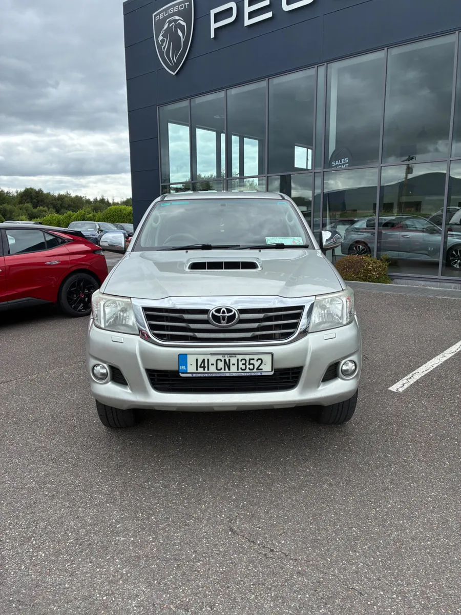2014 Toyota Hilux Invincible - Image 2