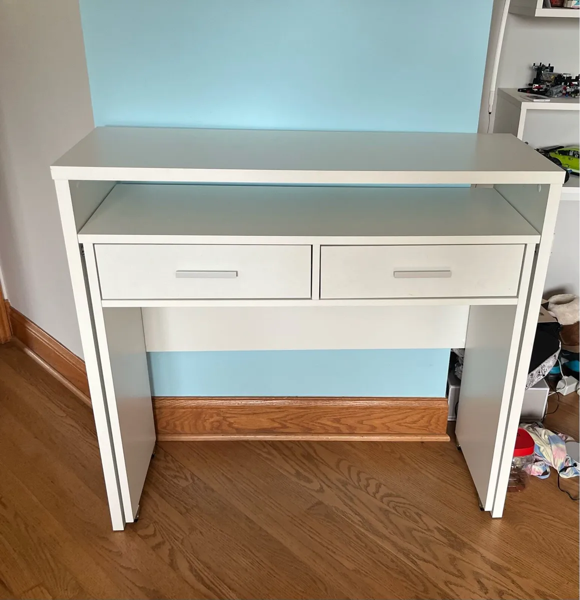 A white desk - Image 1