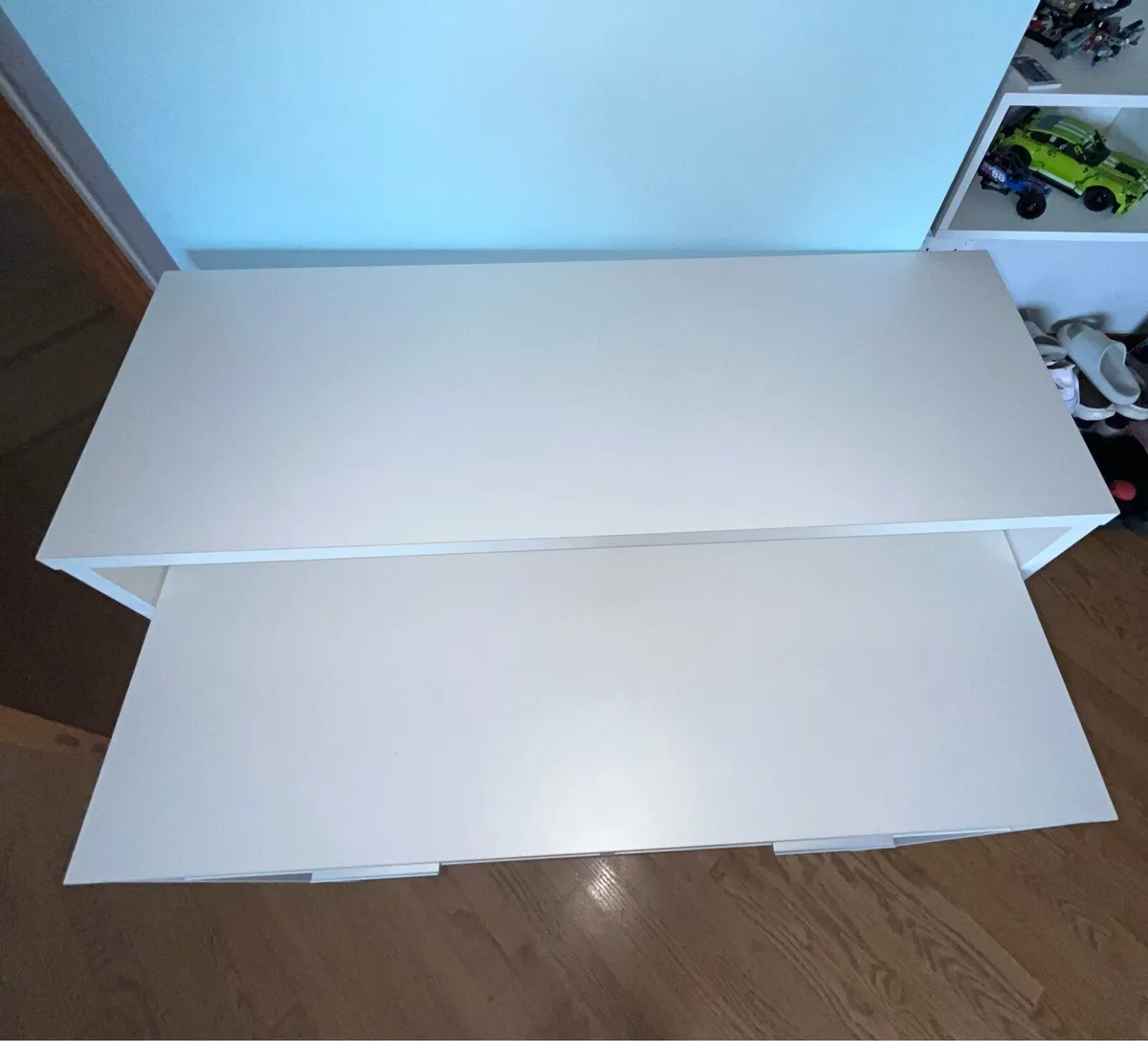 A white desk - Image 3