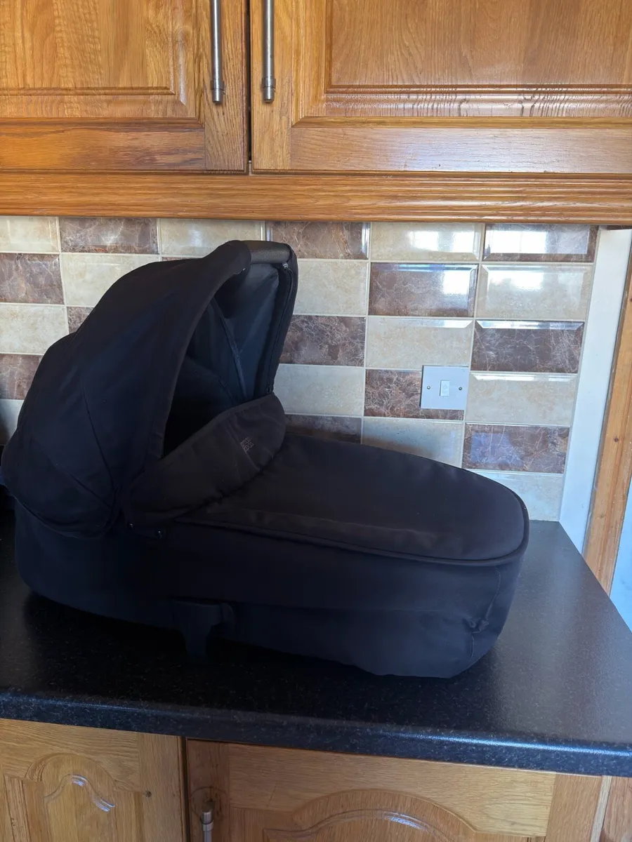 Carrycot - Image 1