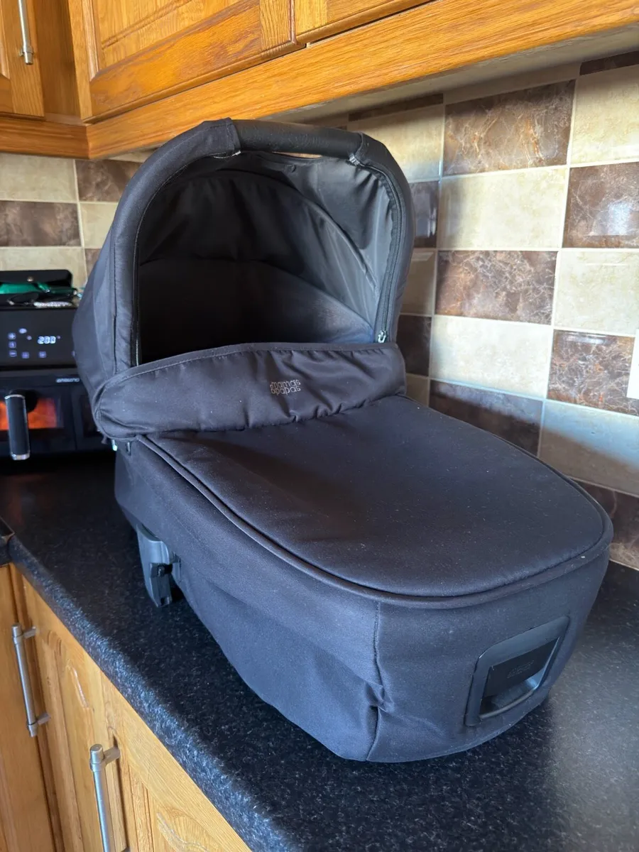 Carrycot - Image 2