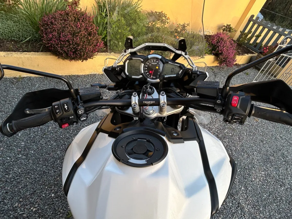 Triumph Explorer 1200 (2017) - €10,500 - Image 2