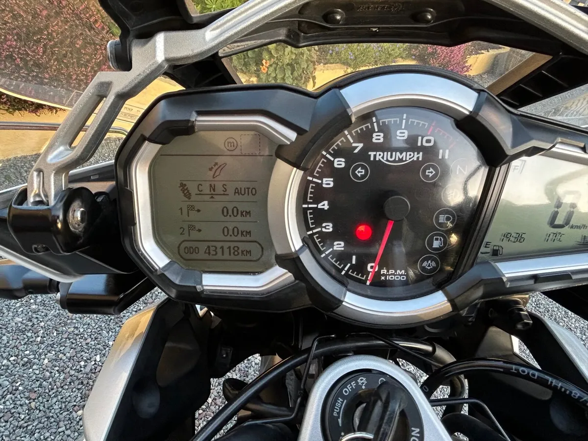 Triumph Explorer 1200 (2017) - €10,500 - Image 3