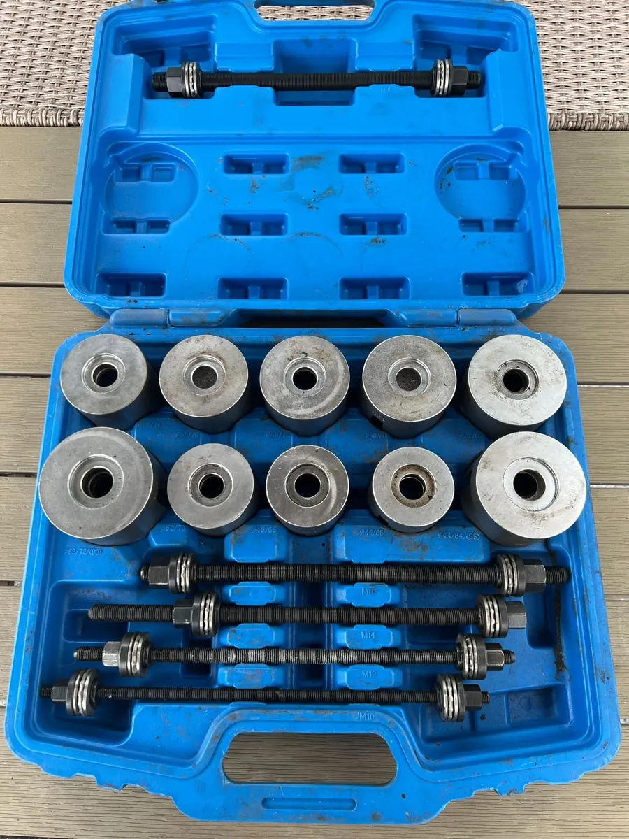 Garage Equipment - Image 1