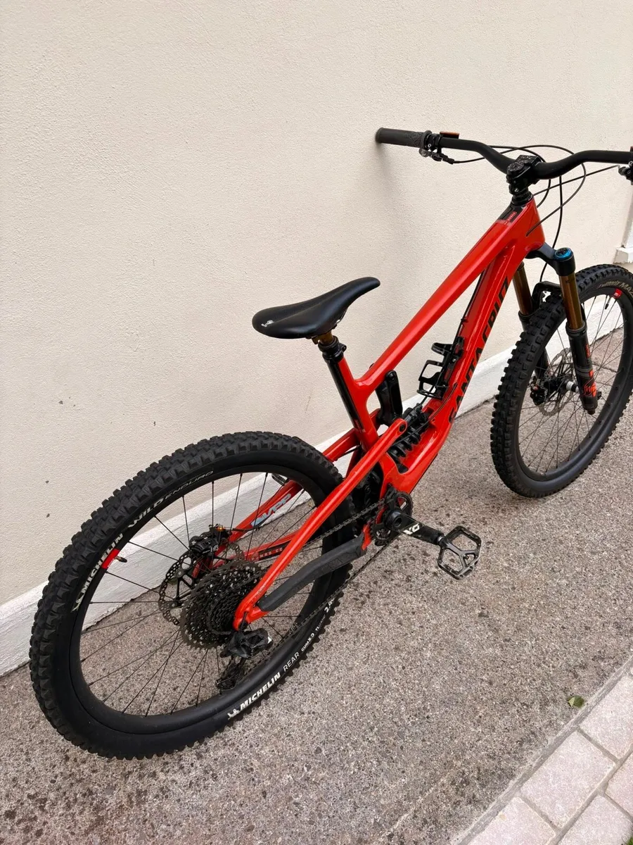 Santa Cruz Nomad Carbon CC - Image 2
