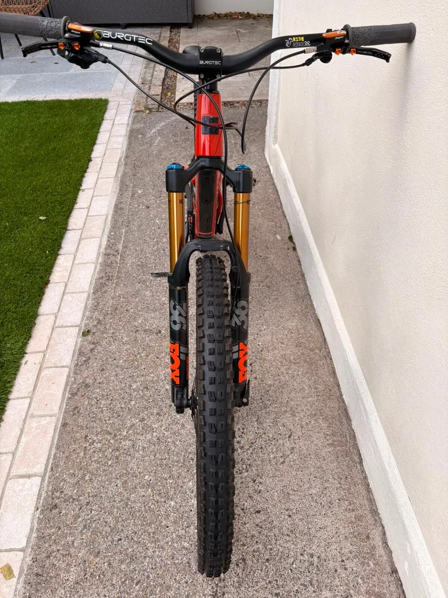 Santa Cruz Nomad Carbon CC - Image 3