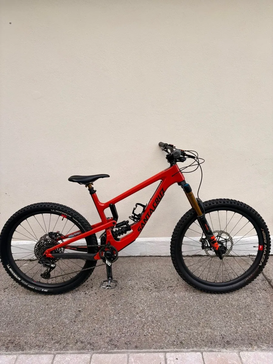 Santa Cruz Nomad Carbon CC - Image 1