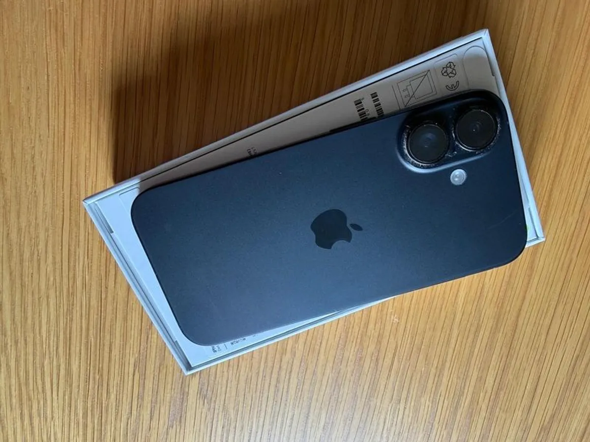 iphone 16 / 128GB / Mint / Boxed - Image 4