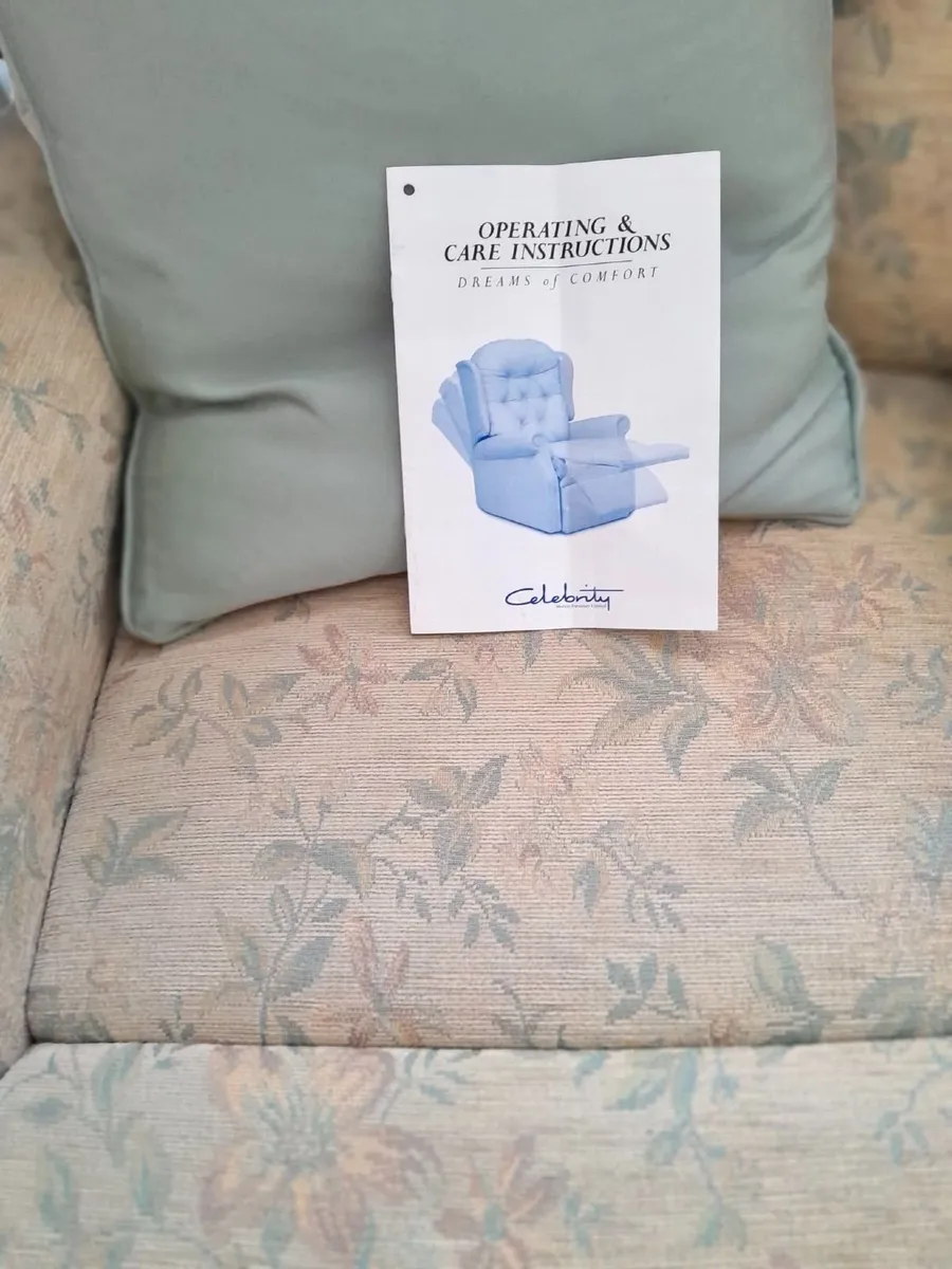 Celebrity Brand electric lift rise recliner Chair - Image 4