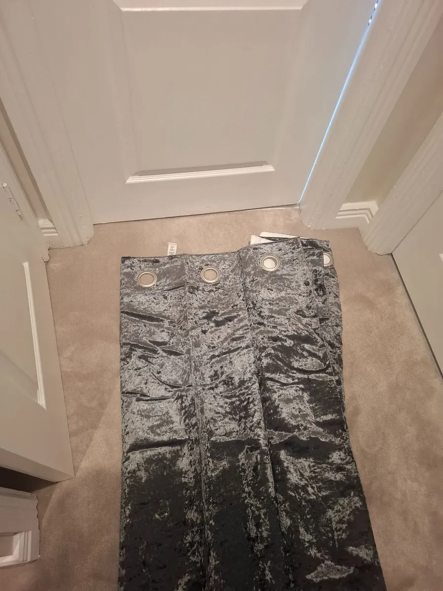 Curtains - Image 2