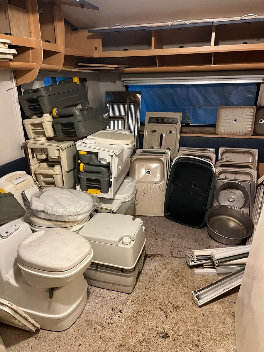 Caravan parts and windows - Image 2